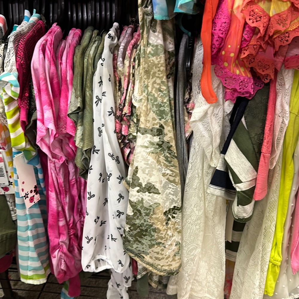 Lot of 5 Piece 4&up girls top mixed sizes mixed brands. You can request for size